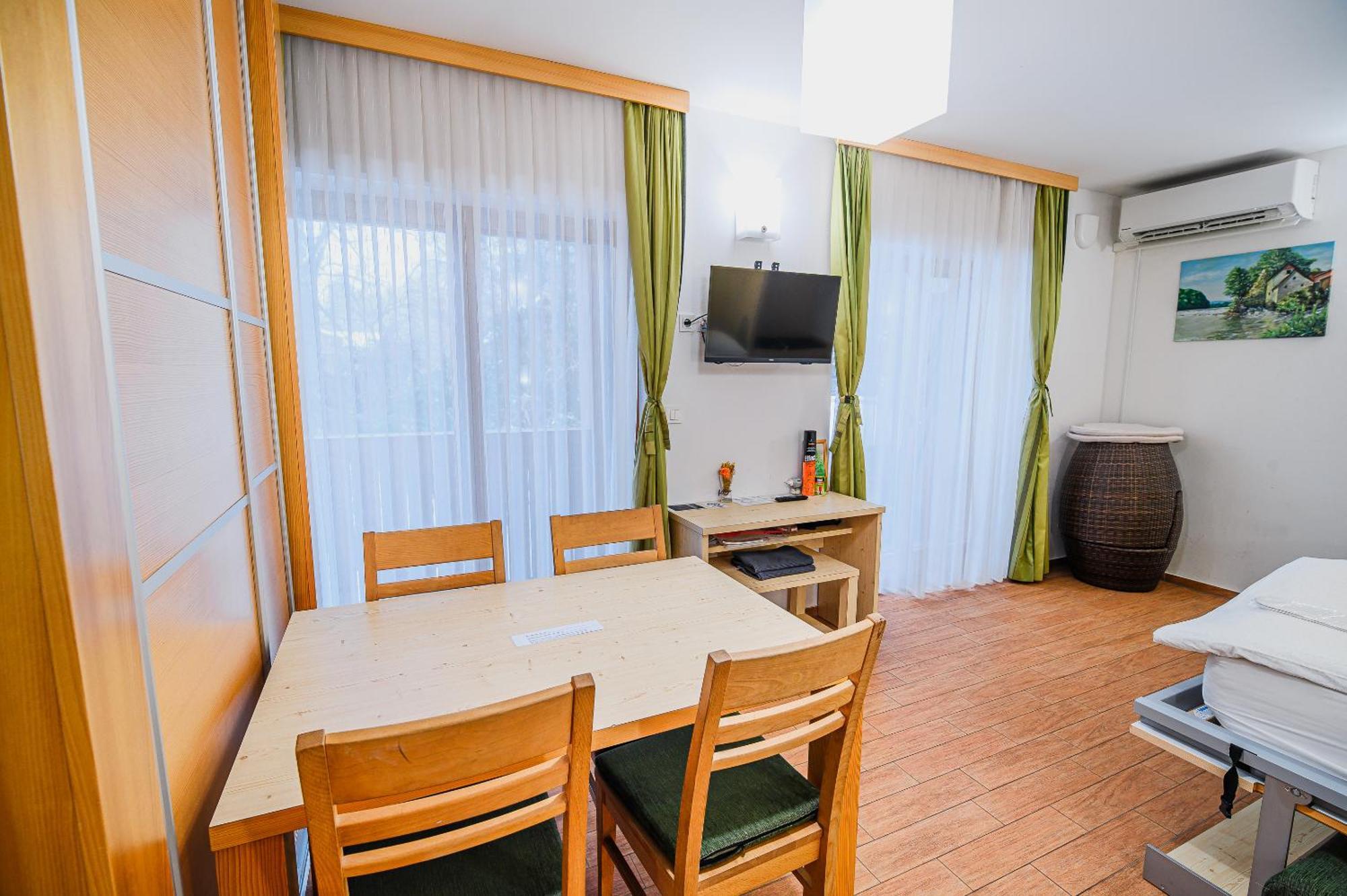 Apartments Maleric With Indoor Pool And Wellness Dragatuš 객실 사진
