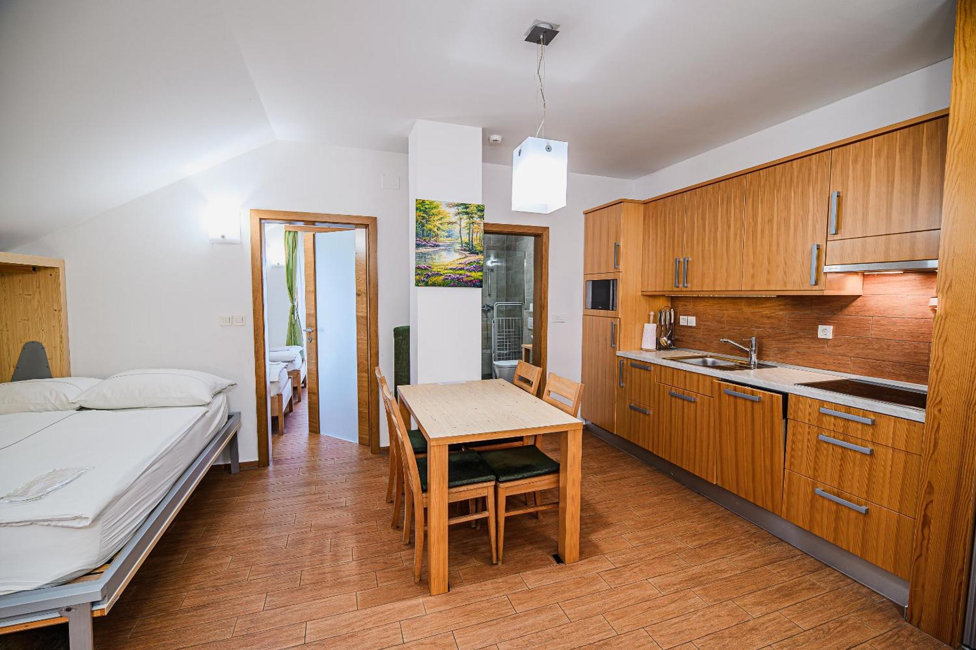 Apartments Maleric With Indoor Pool And Wellness Dragatuš 객실 사진