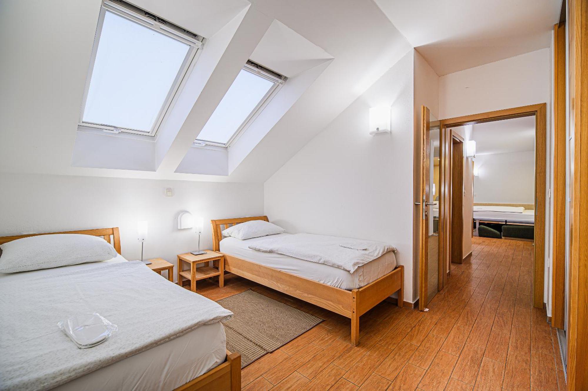 Apartments Maleric With Indoor Pool And Wellness Dragatuš 객실 사진