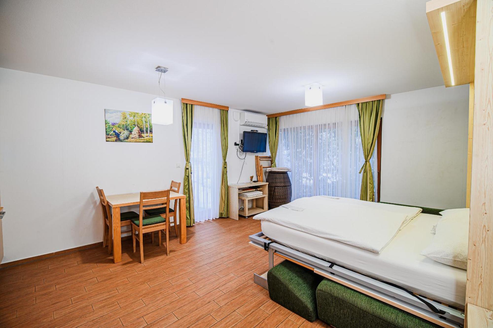 Apartments Maleric With Indoor Pool And Wellness Dragatuš 객실 사진