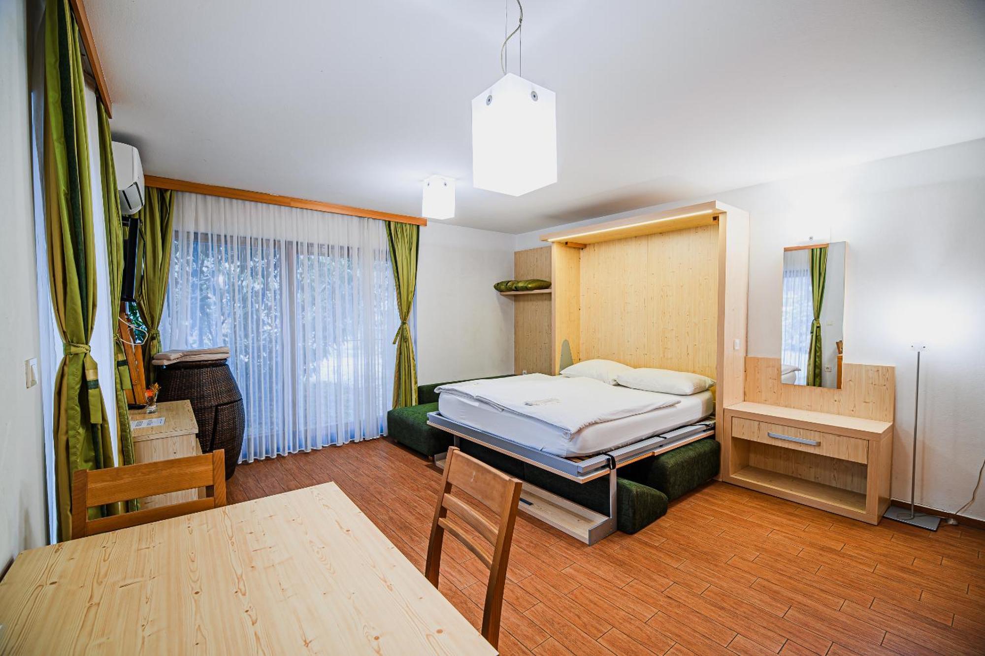 Apartments Maleric With Indoor Pool And Wellness Dragatuš 객실 사진